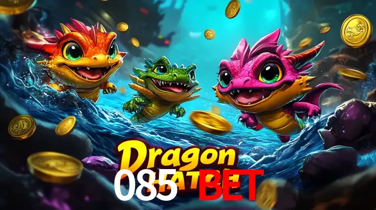 Arte promocional do jogo Dragon Hatch com três adoráveis dragões bebês nadando entre moedas de ouro, um dos slots mais divertidos para jogar no cassino 085 BET.